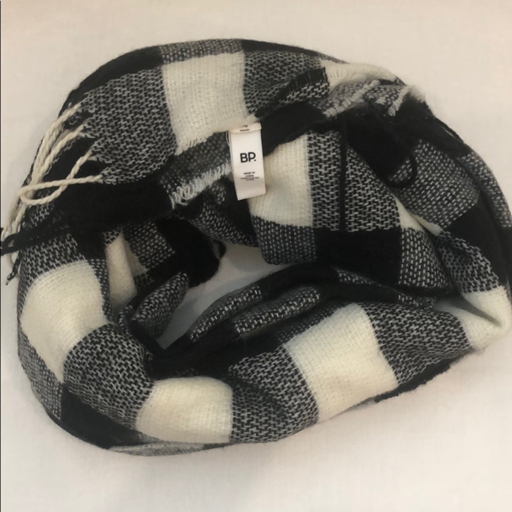 BP Scarf NWOT - Picture 4 of 5